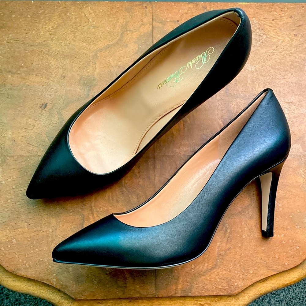 MOVING SALE!! BROOKS BROTHERS Classic Pointed Toe Italian Leather Heels, 7.5